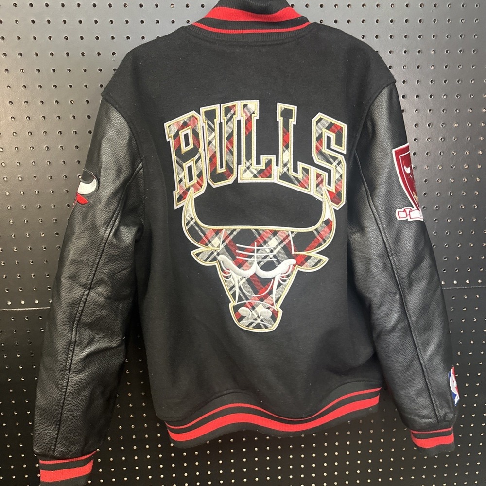 Pro Standard Chicago Bulls Varsity Jacket Medium Black Classic Championship‎ - Picture 10 of 14